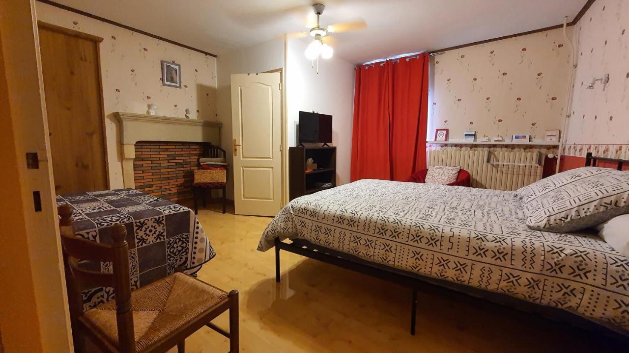 La Grange Des Roches Roses Bed and Breakfast Anchenoncourt-et-Chazel Rum bild